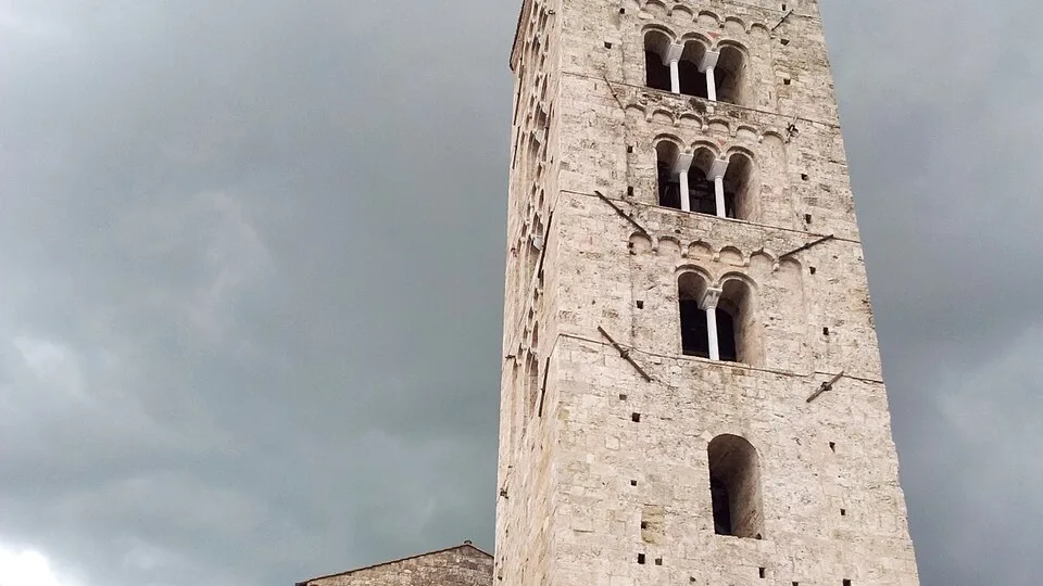 Facciata e campanile della cattedrale di Anagni